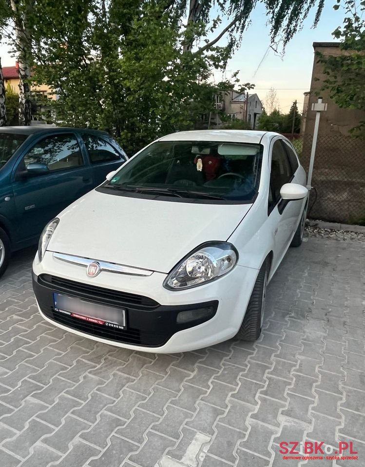 2011' Fiat Punto photo #1