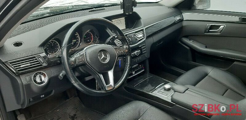 2012' Mercedes-Benz Klasa E photo #5