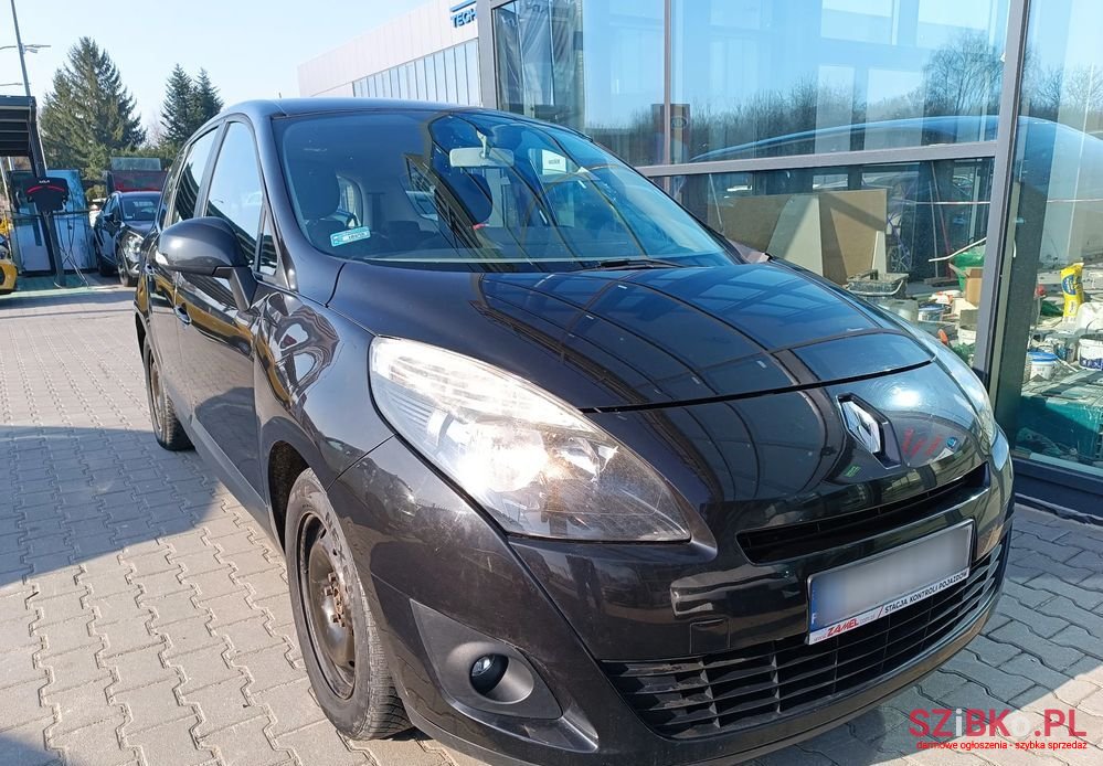 2010' Renault Grand Scenic photo #1