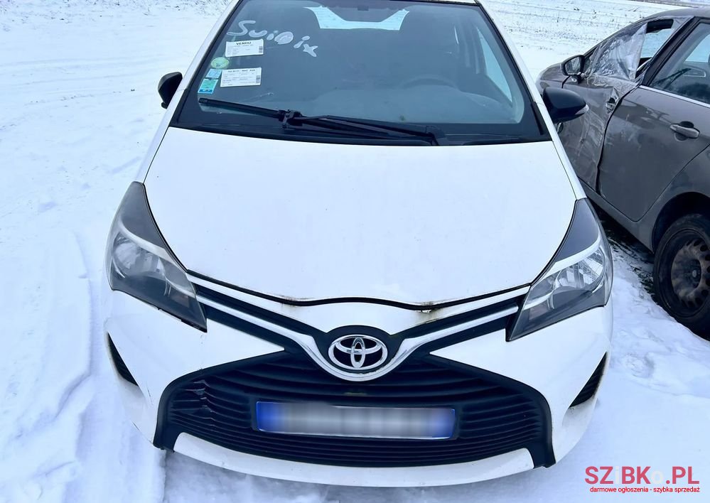 2015' Toyota Yaris 1.4 D-4D photo #2