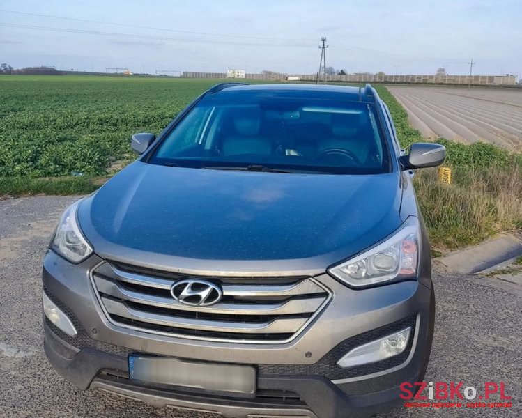 2014' Hyundai Santa Fe 2.0 T Sport Utility photo #2