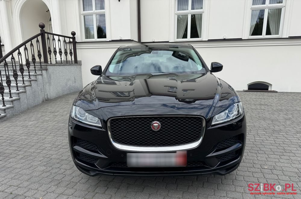 2017' Jaguar F-Pace 20D Awd R-Sport photo #3