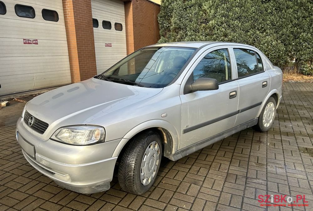 2008' Opel Astra photo #2