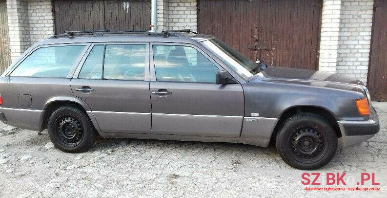 1991' Mercedes-Benz 124 photo #1