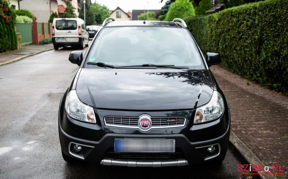 2011' Fiat Sedici photo #2