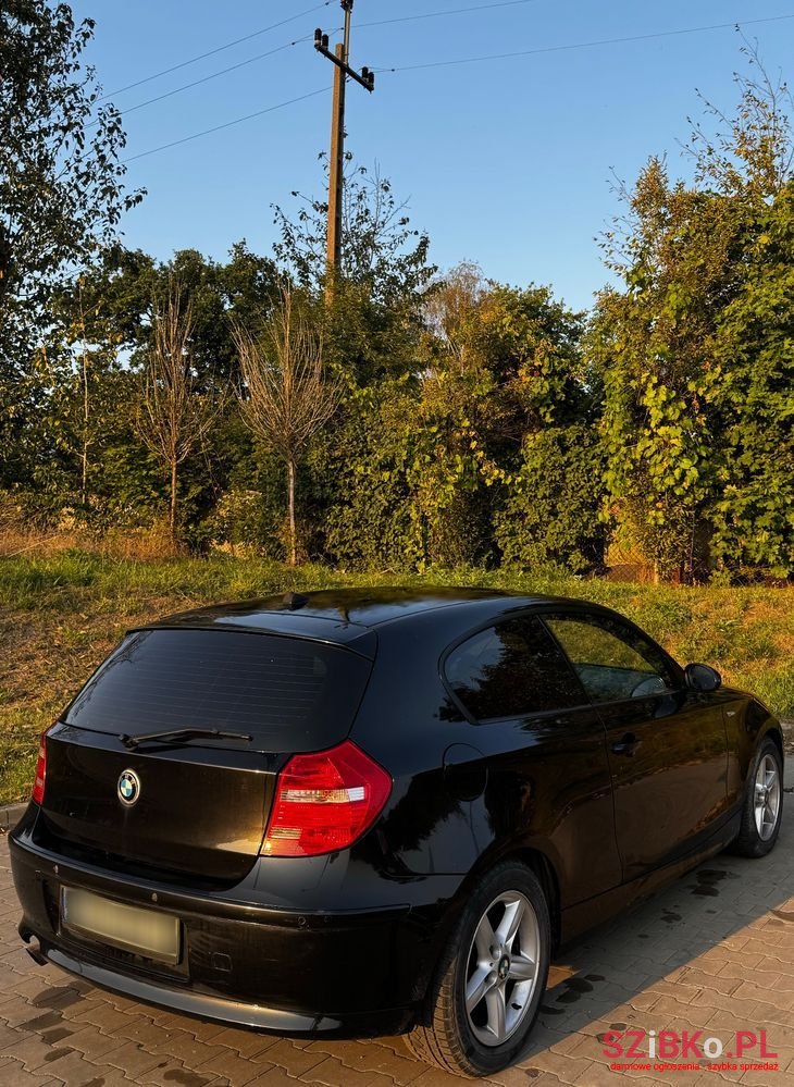2009' BMW 1 Series 116I photo #4