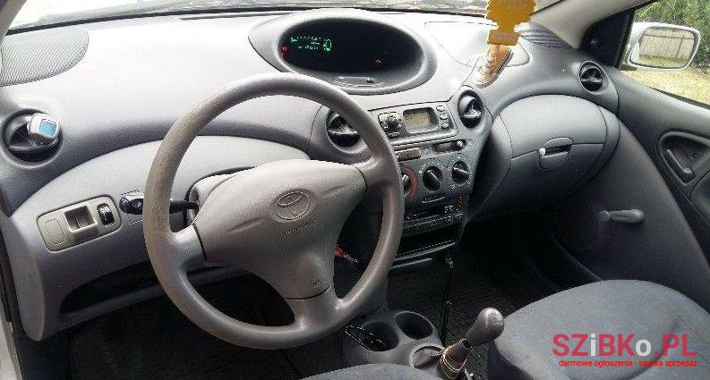 2002' Toyota Yaris photo #1