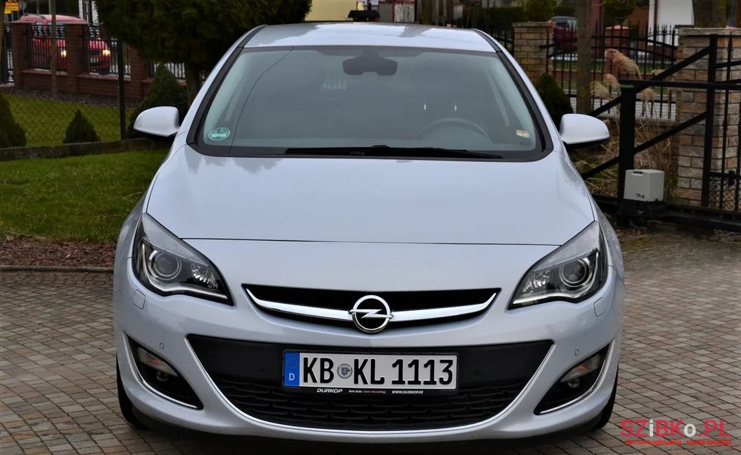 2014' Opel Astra photo #1