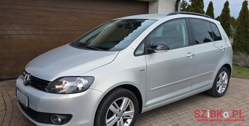 2012' Volkswagen Golf Plus photo #3