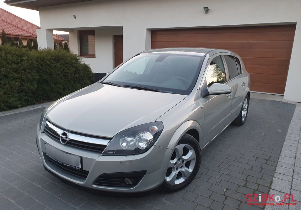 2005' Opel Astra photo #1