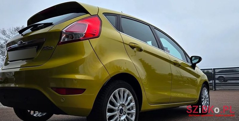 2013' Ford Fiesta photo #2