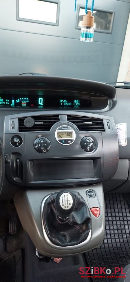 2008' Renault Scenic photo #5