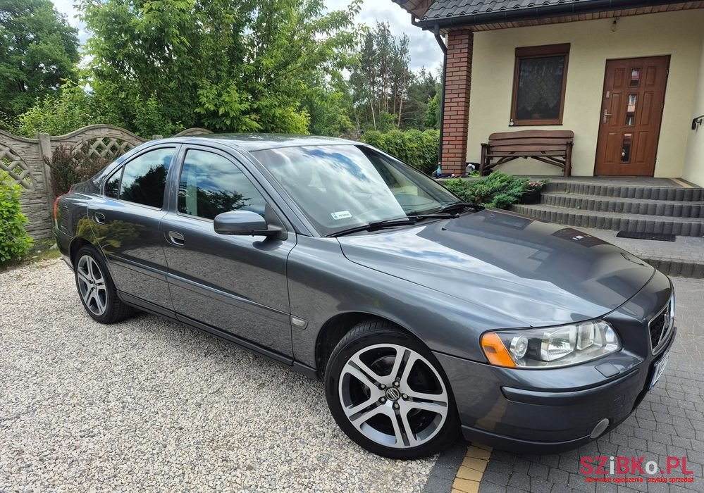 2005' Volvo S60 2.4 Momentum photo #2