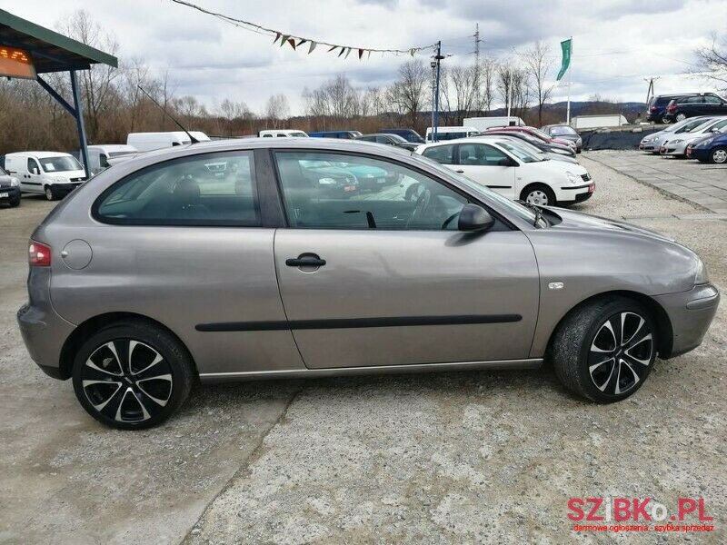 2002' SEAT Ibiza photo #2
