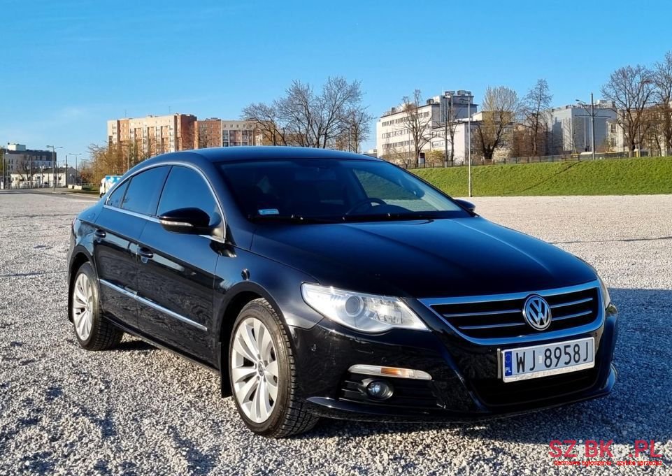 2009' Volkswagen Passat photo #3