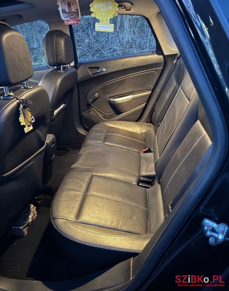 2011' Opel Astra photo #5