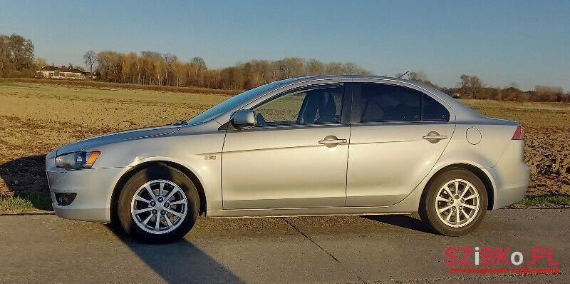 2011' Mitsubishi Lancer photo #2