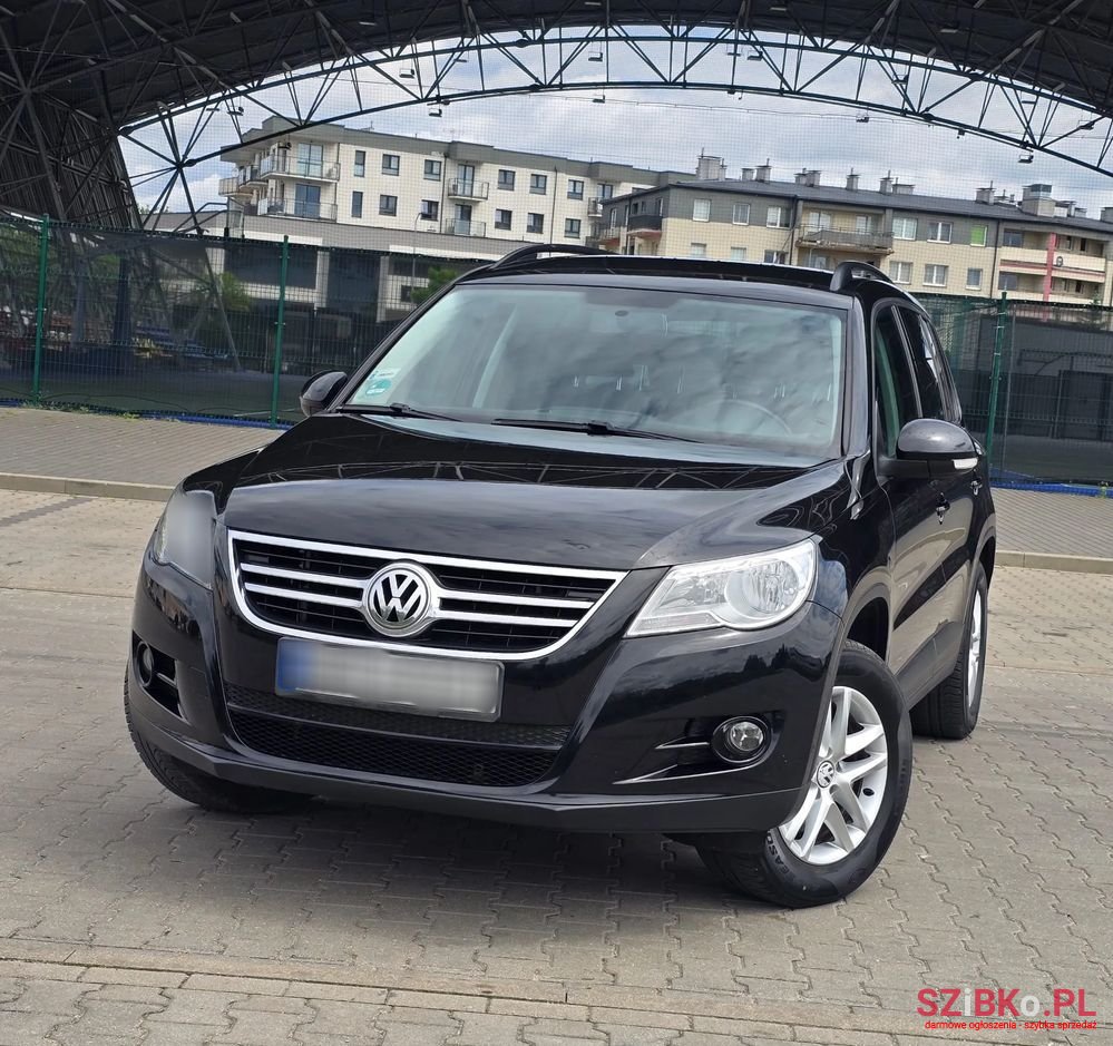 2011' Volkswagen Tiguan photo #1