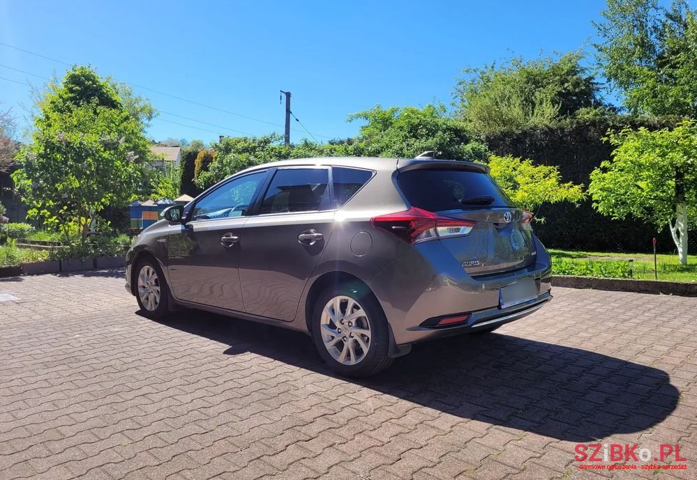 2017' Toyota Auris Hybrid 135 Selection photo #4