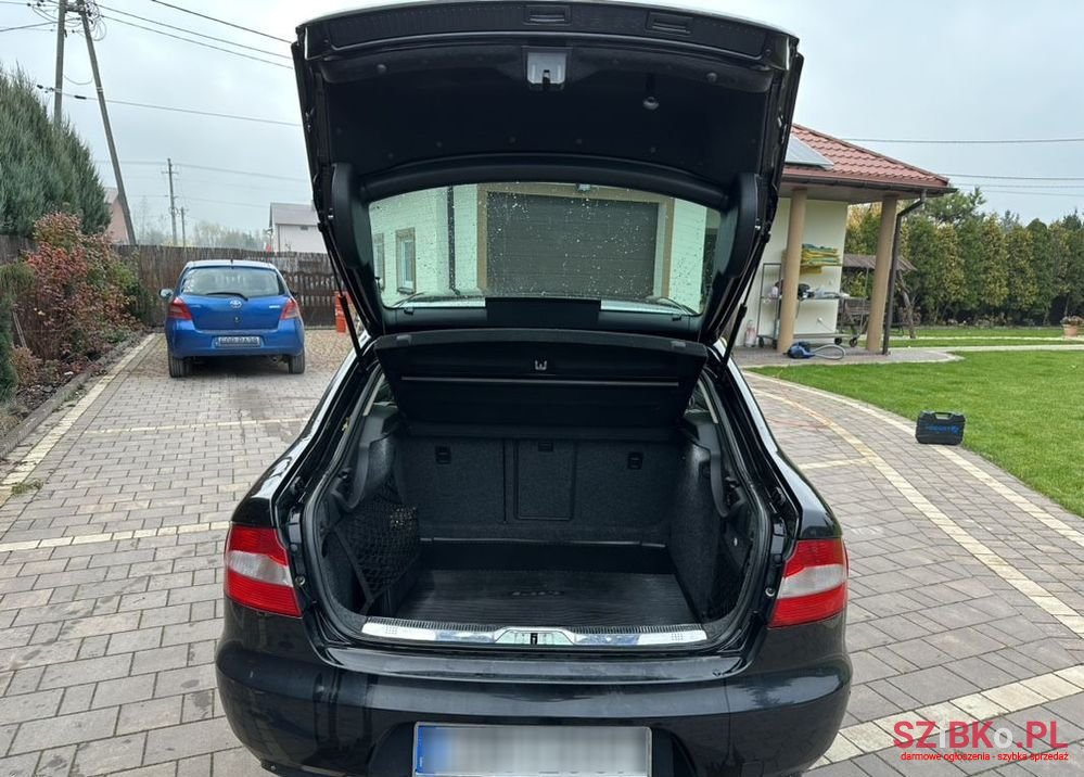 2011' Skoda Superb photo #3