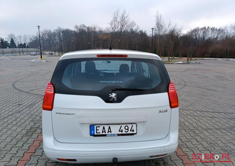 2010' Peugeot 5008 photo #6