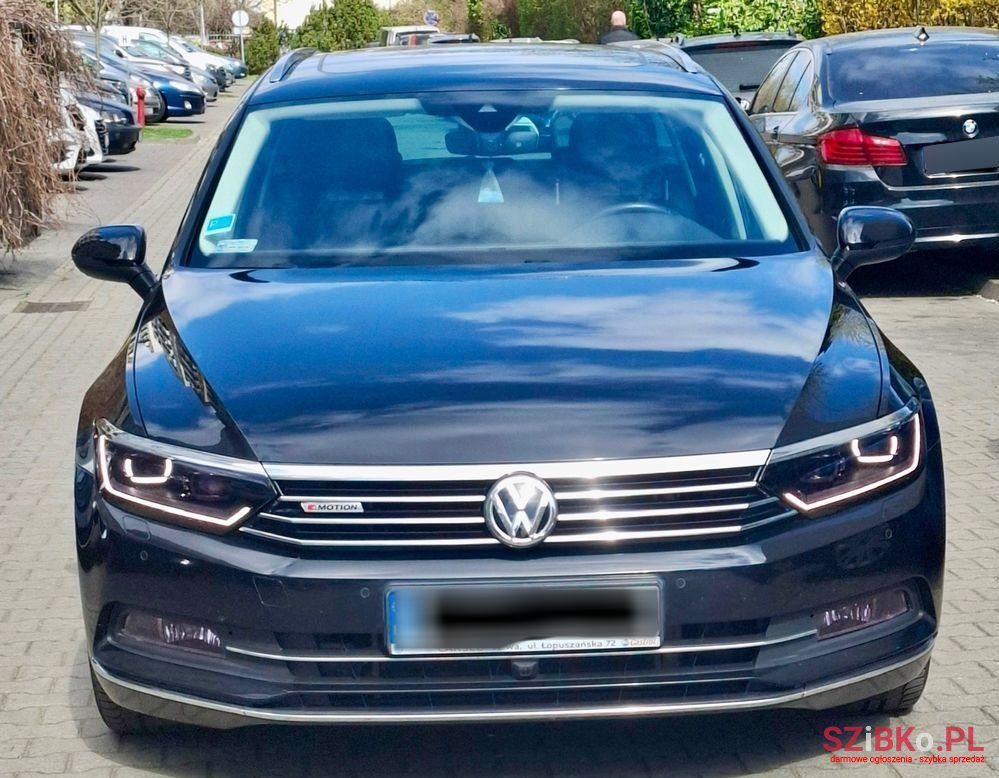 2015' Volkswagen Passat photo #1