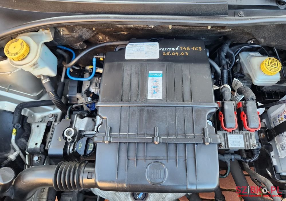 2011' Fiat Linea photo #3