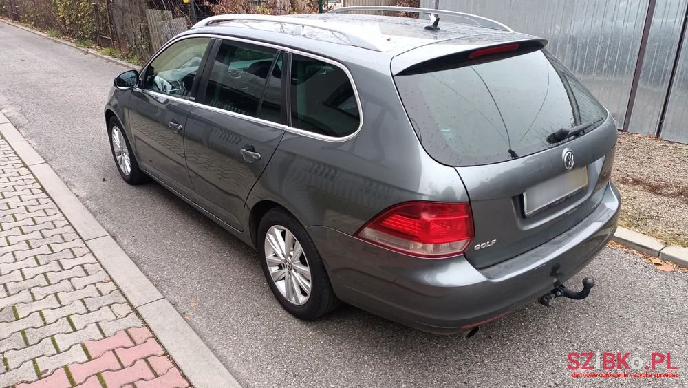 2011' Volkswagen Golf photo #5