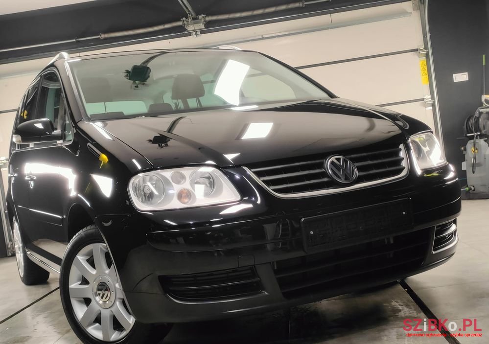 2007' Volkswagen Touran 2.0 Fsi Highline photo #2