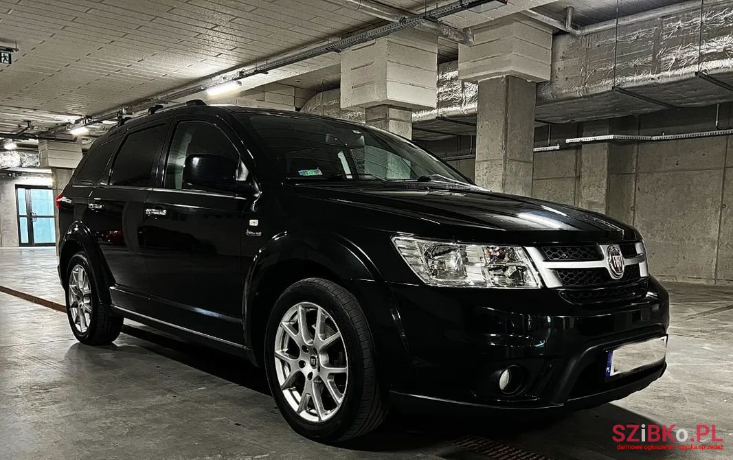 2013' Fiat Freemont photo #3