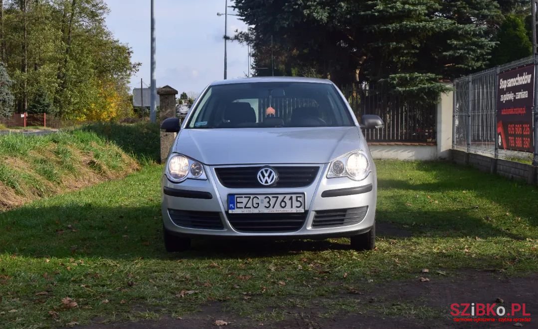 2005' Volkswagen Polo photo #5