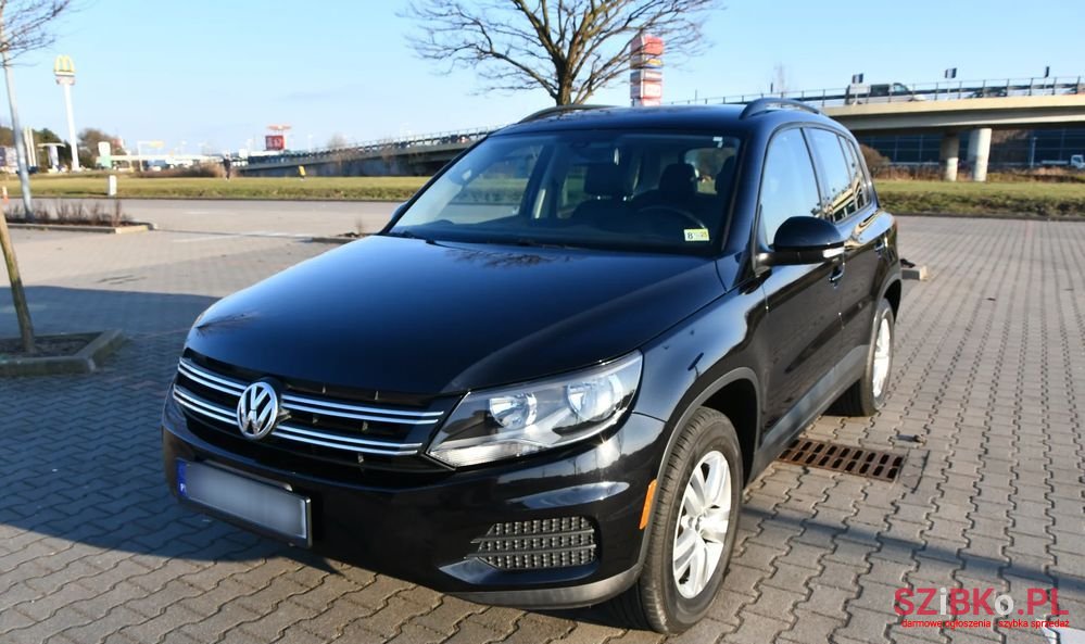 2016' Volkswagen Tiguan photo #1