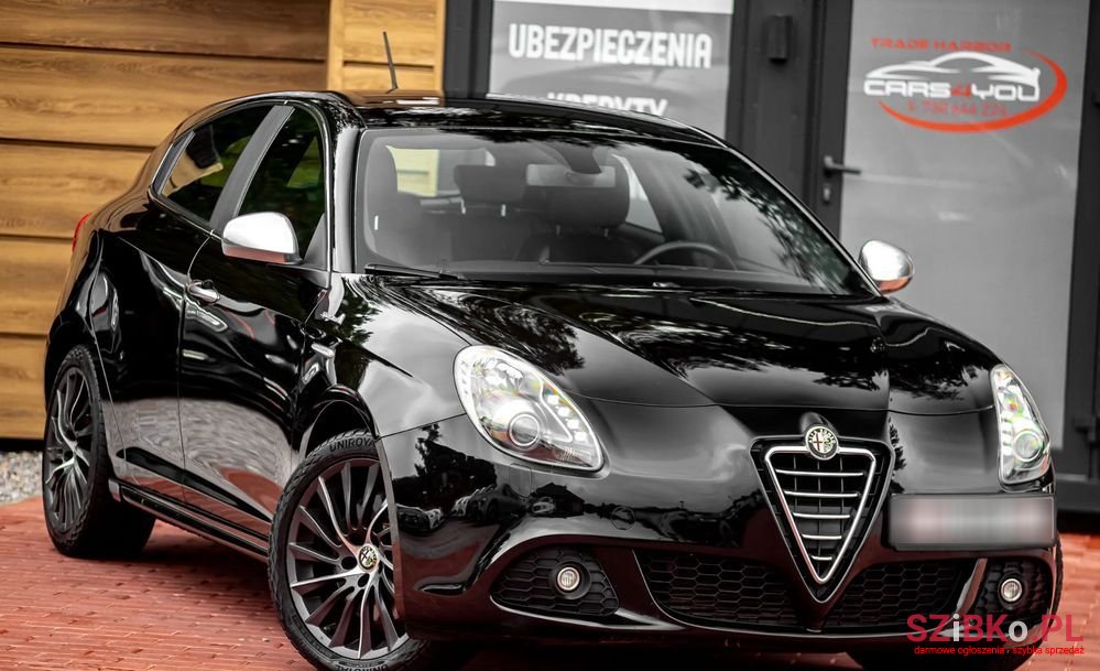 2013' Alfa Romeo Giulietta photo #1