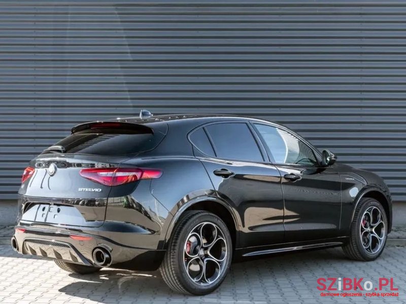 2022' Alfa Romeo Stelvio photo #1