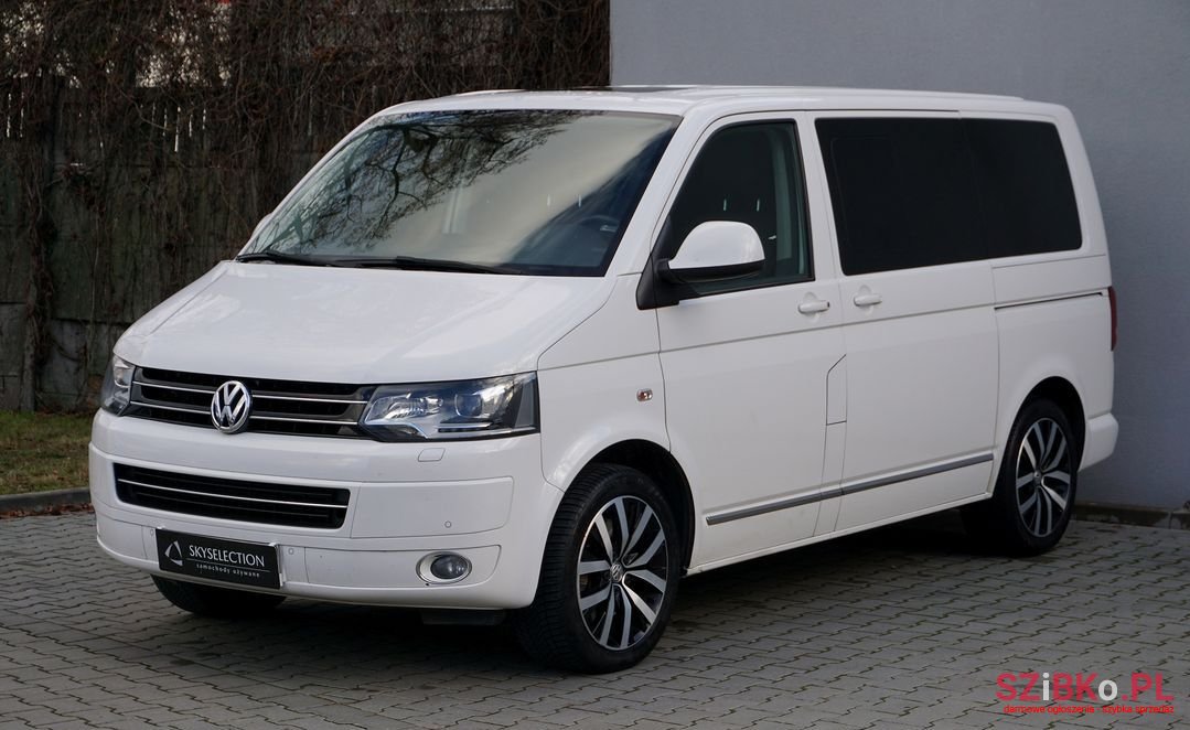 2015' Volkswagen Multivan photo #3