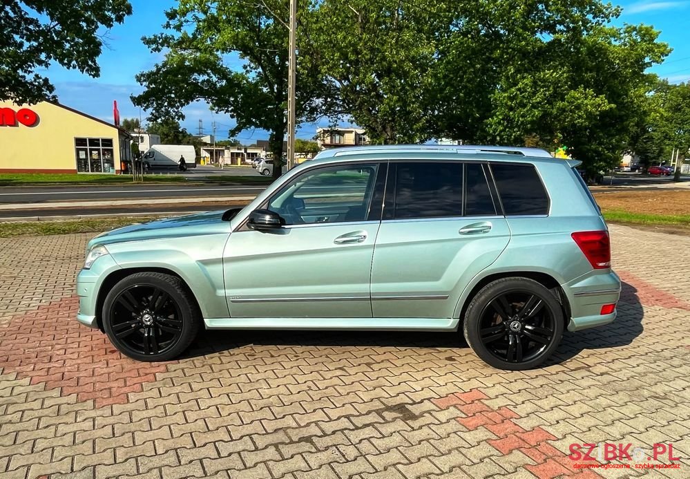 2009' Mercedes-Benz GLK 320 Cdi 4-Matic photo #2