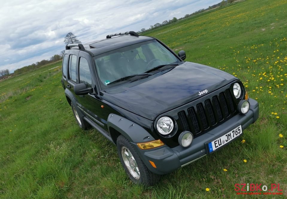 2005' Jeep Cherokee photo #2