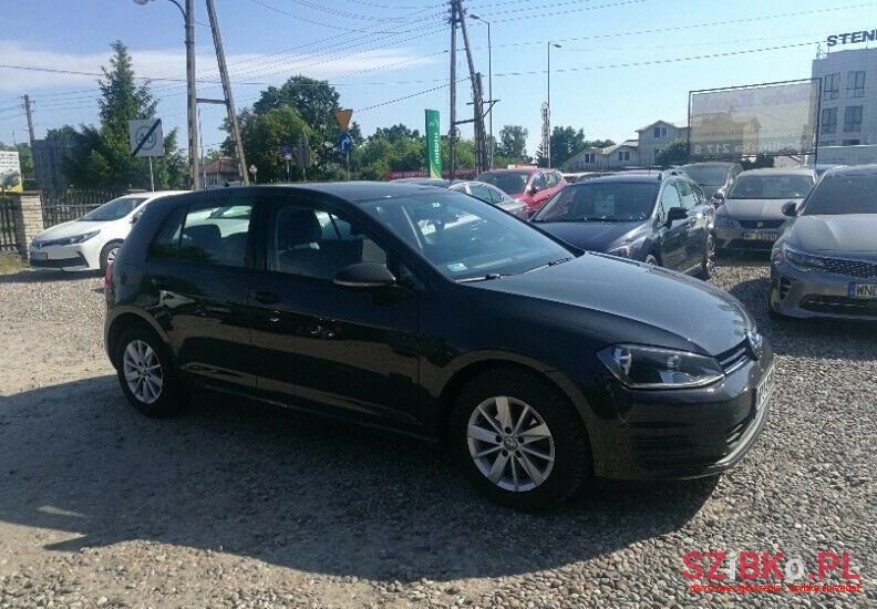 2017' Volkswagen Golf photo #1