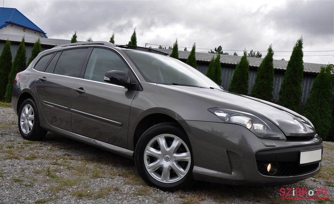 2010' Renault Laguna photo #6