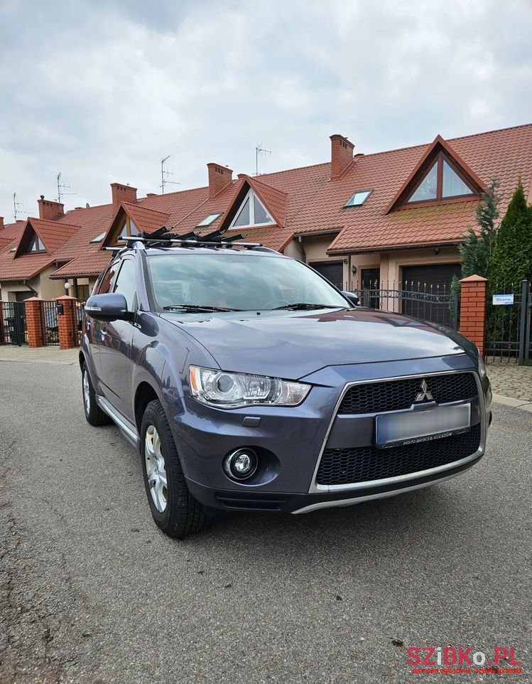 2010' Mitsubishi Outlander 2.0 Did Instyle photo #2