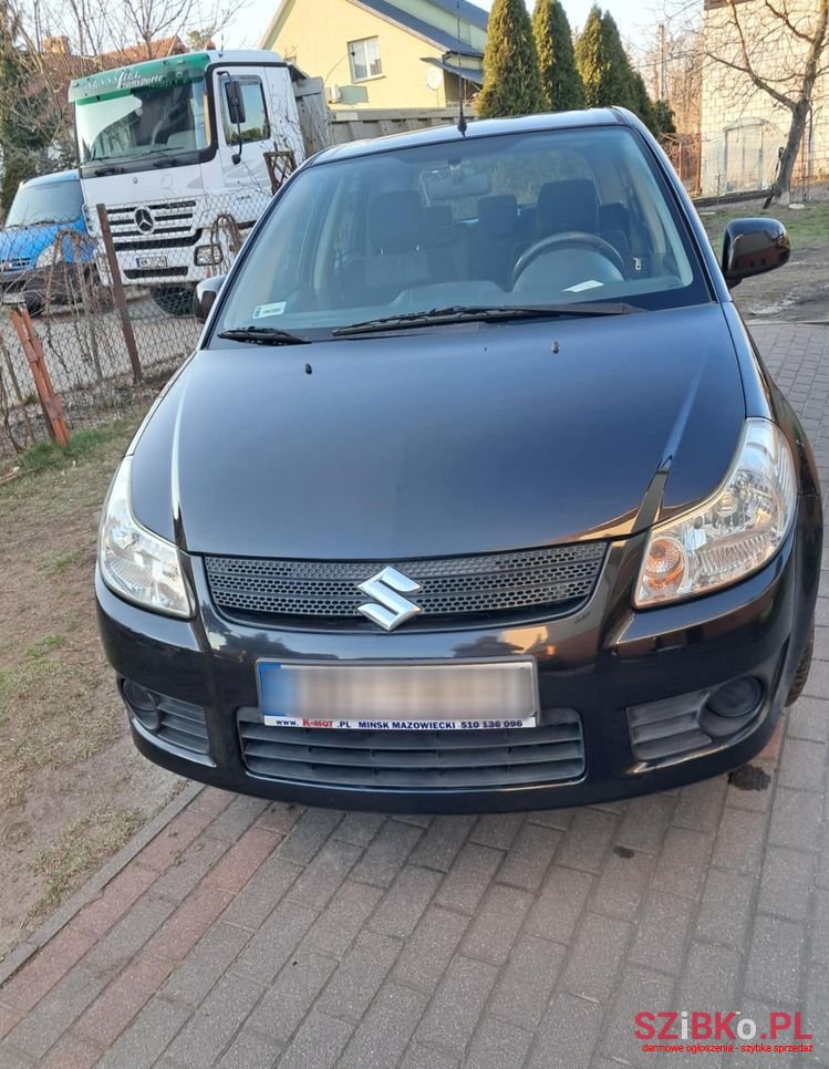 2010' Suzuki SX4 photo #1