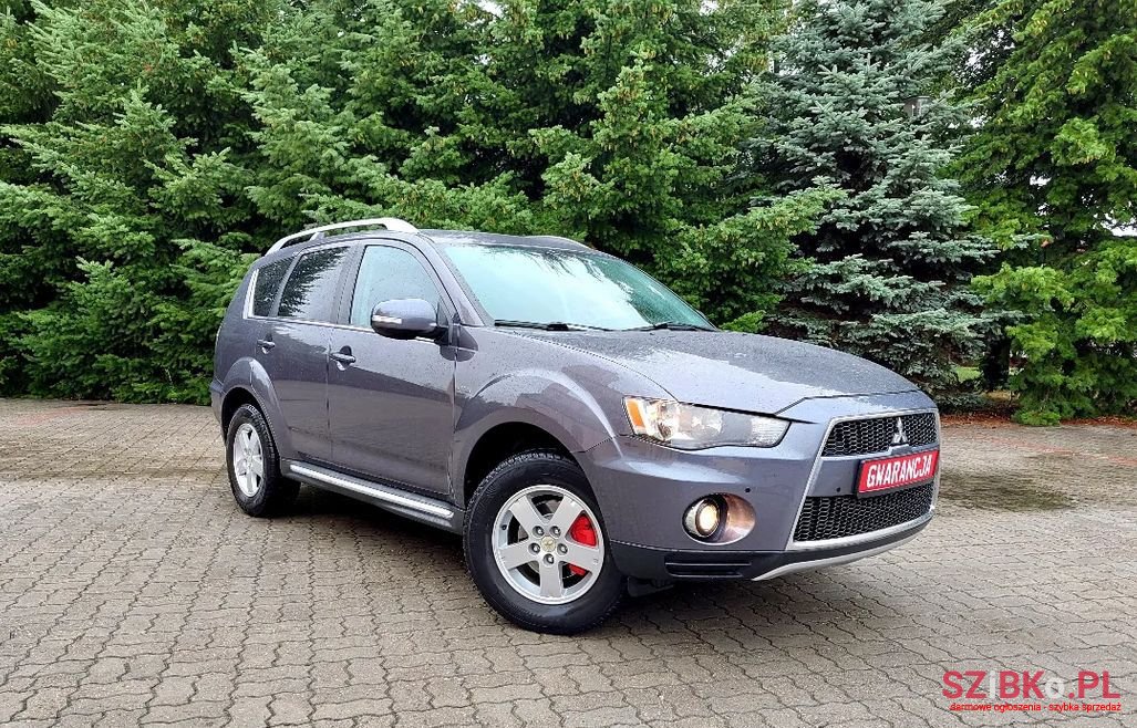 2010' Mitsubishi Outlander photo #1