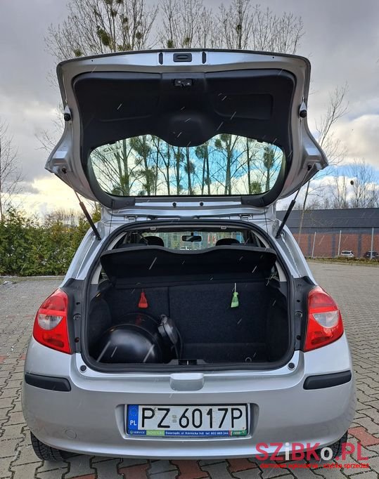 2009' Renault Clio photo #6