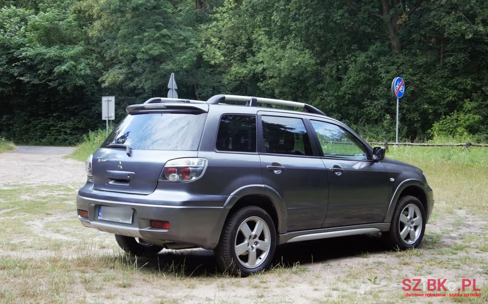 2006' Mitsubishi Outlander photo #3