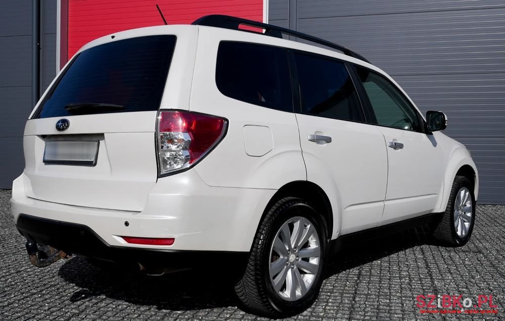 2011' Subaru Forester photo #5