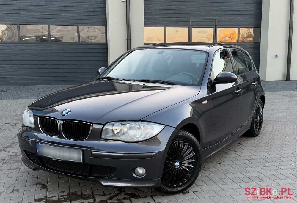 2005' BMW 1 Series 118I photo #3