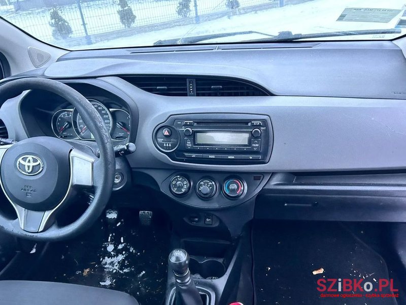 2015' Toyota Yaris 1.4 D-4D photo #6