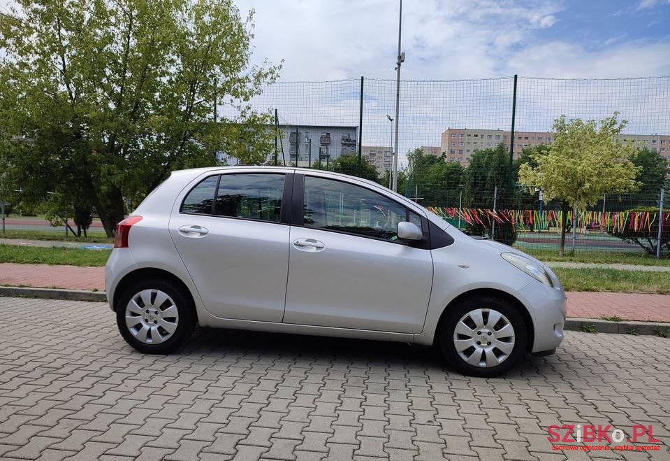 2007' Toyota Yaris photo #2