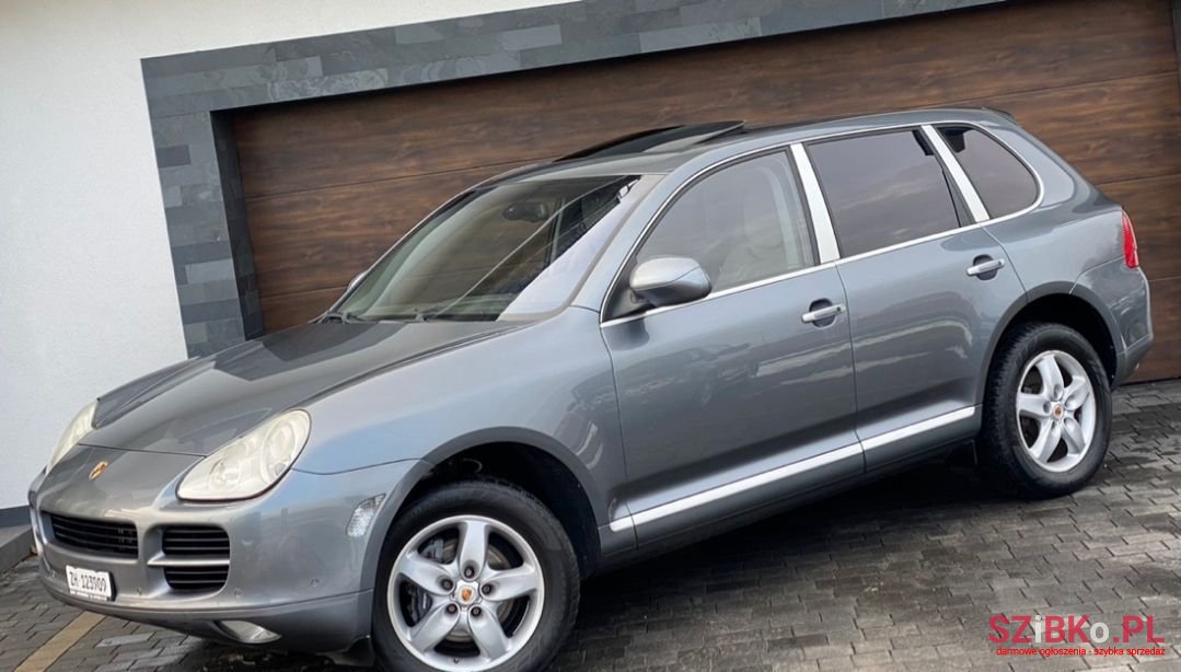 2004' Porsche Cayenne photo #2