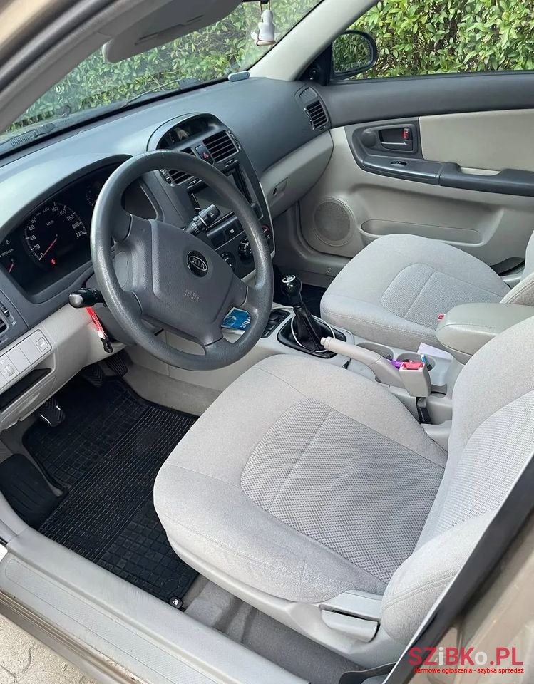 2005' Kia Cerato photo #2